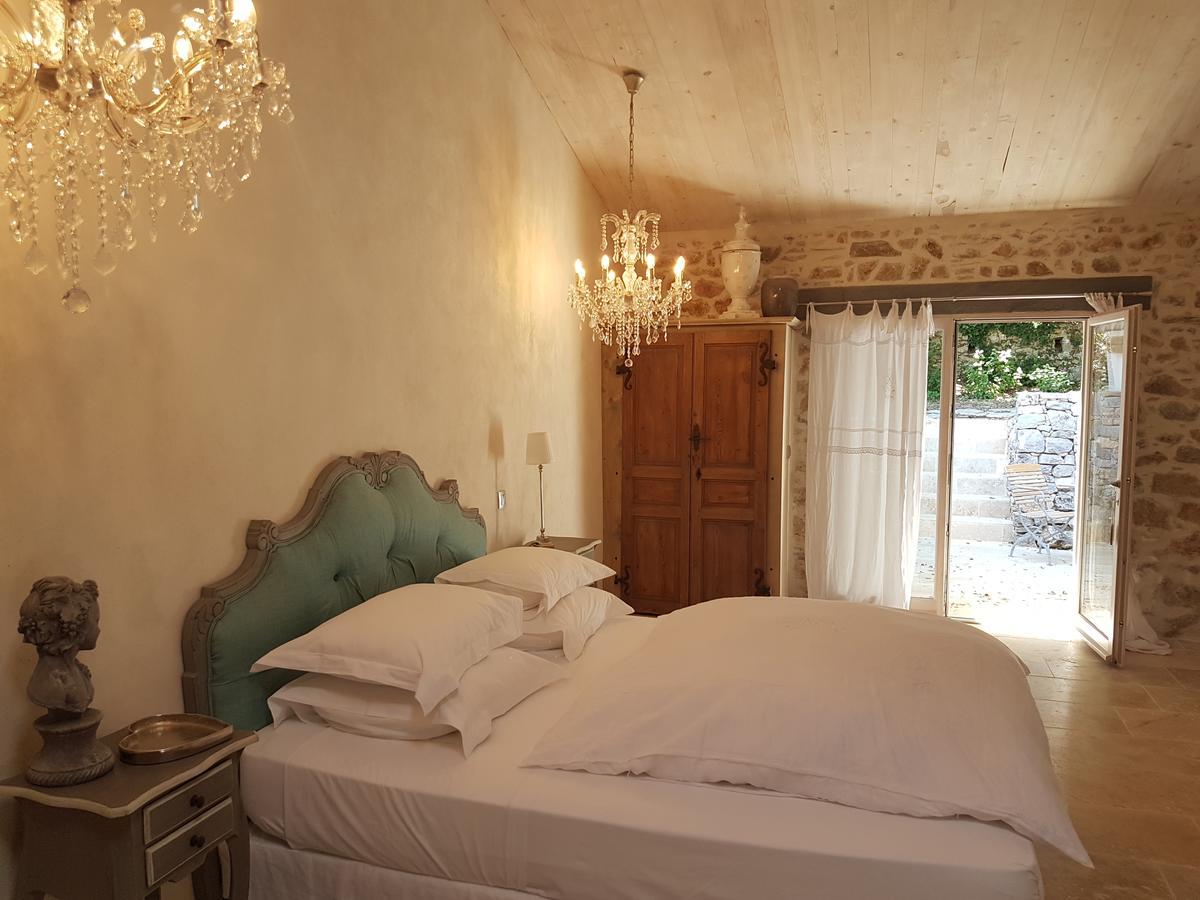 Le Domaine Saint Martin Bed & Breakfast Flassans-sur-Issole Bagian luar foto